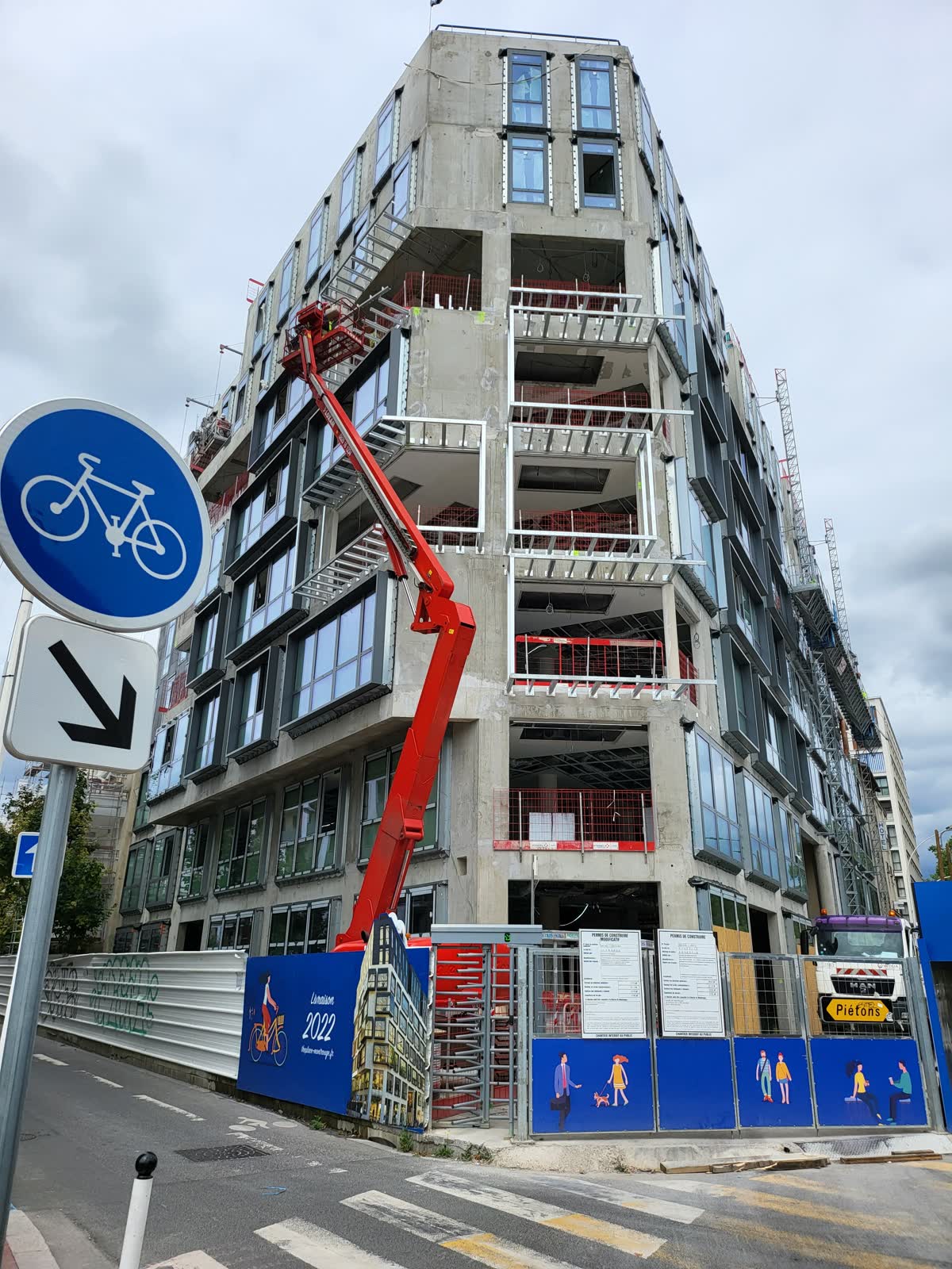 Nacelle articulée sur chantier